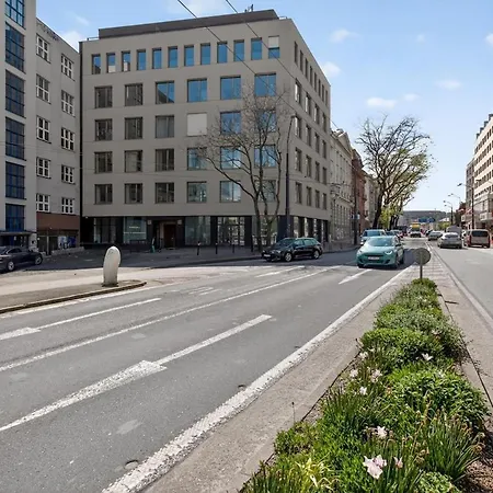 Near Presidential Palace Daire Bratislava